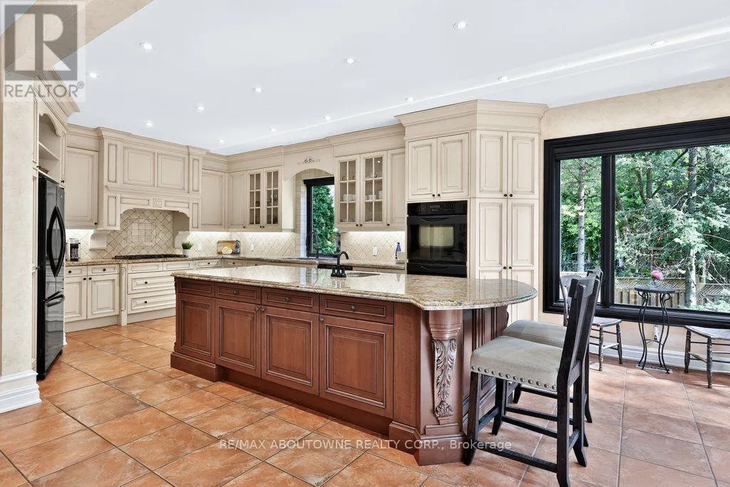 324 OAKRIDGE COURT