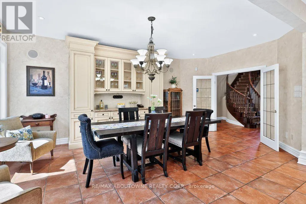 324 OAKRIDGE COURT