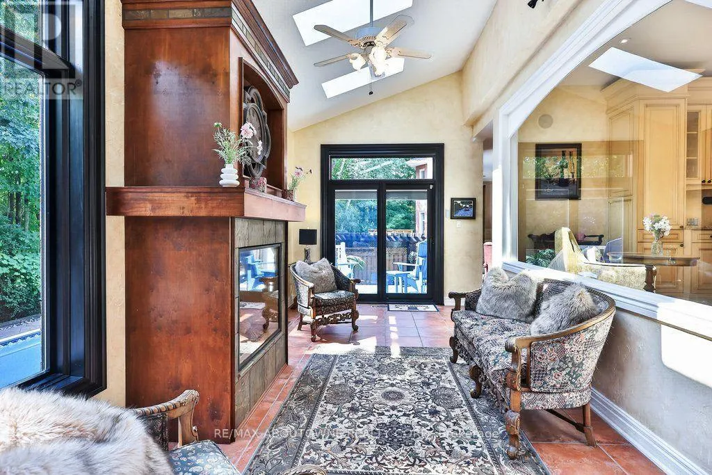324 OAKRIDGE COURT