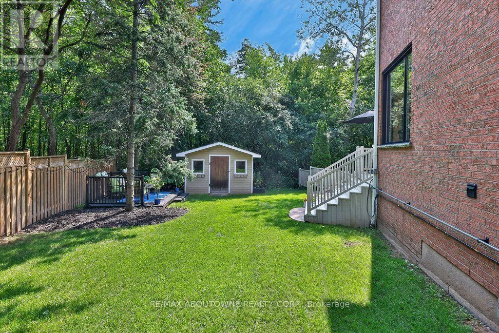 324 OAKRIDGE COURT