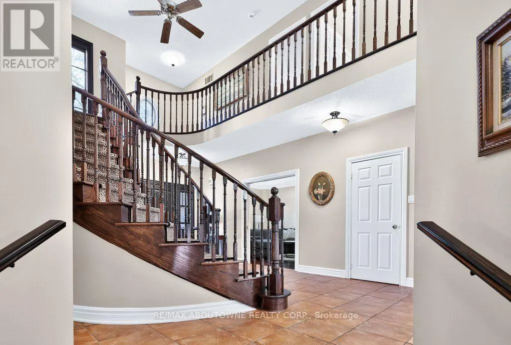 324 OAKRIDGE COURT