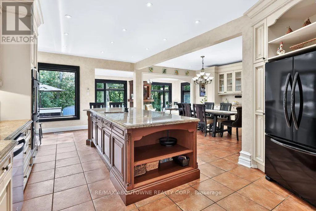 324 OAKRIDGE COURT