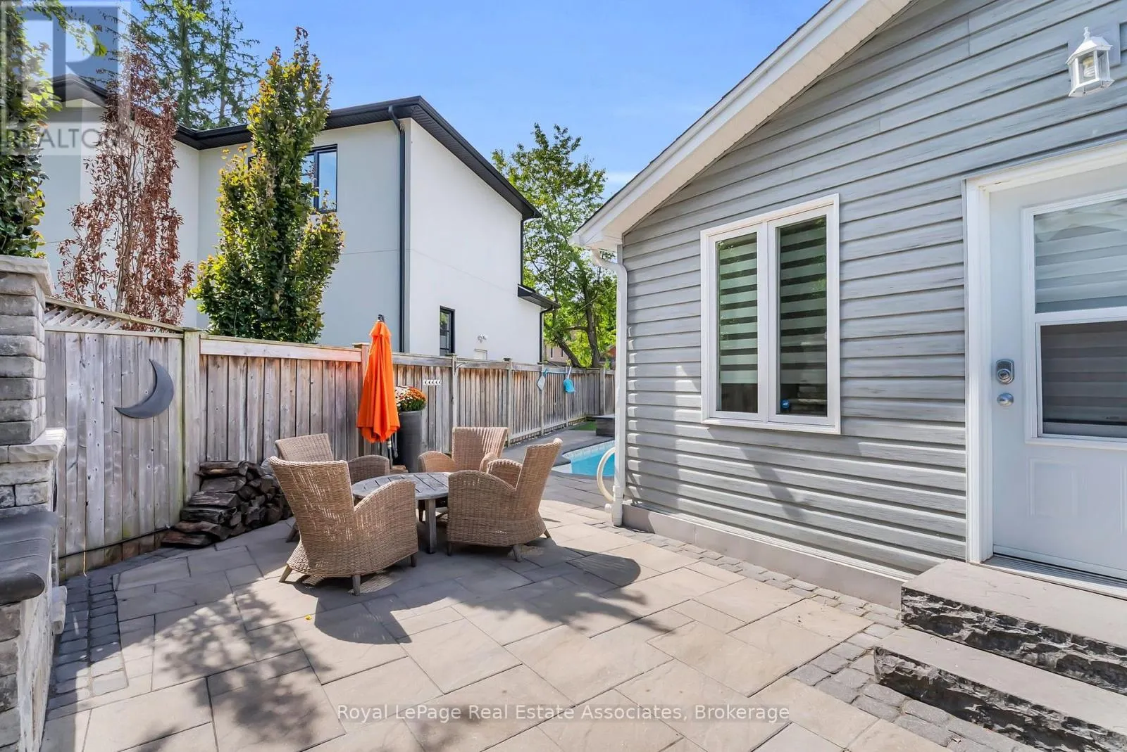 11 CHURCHILL CRESCENT