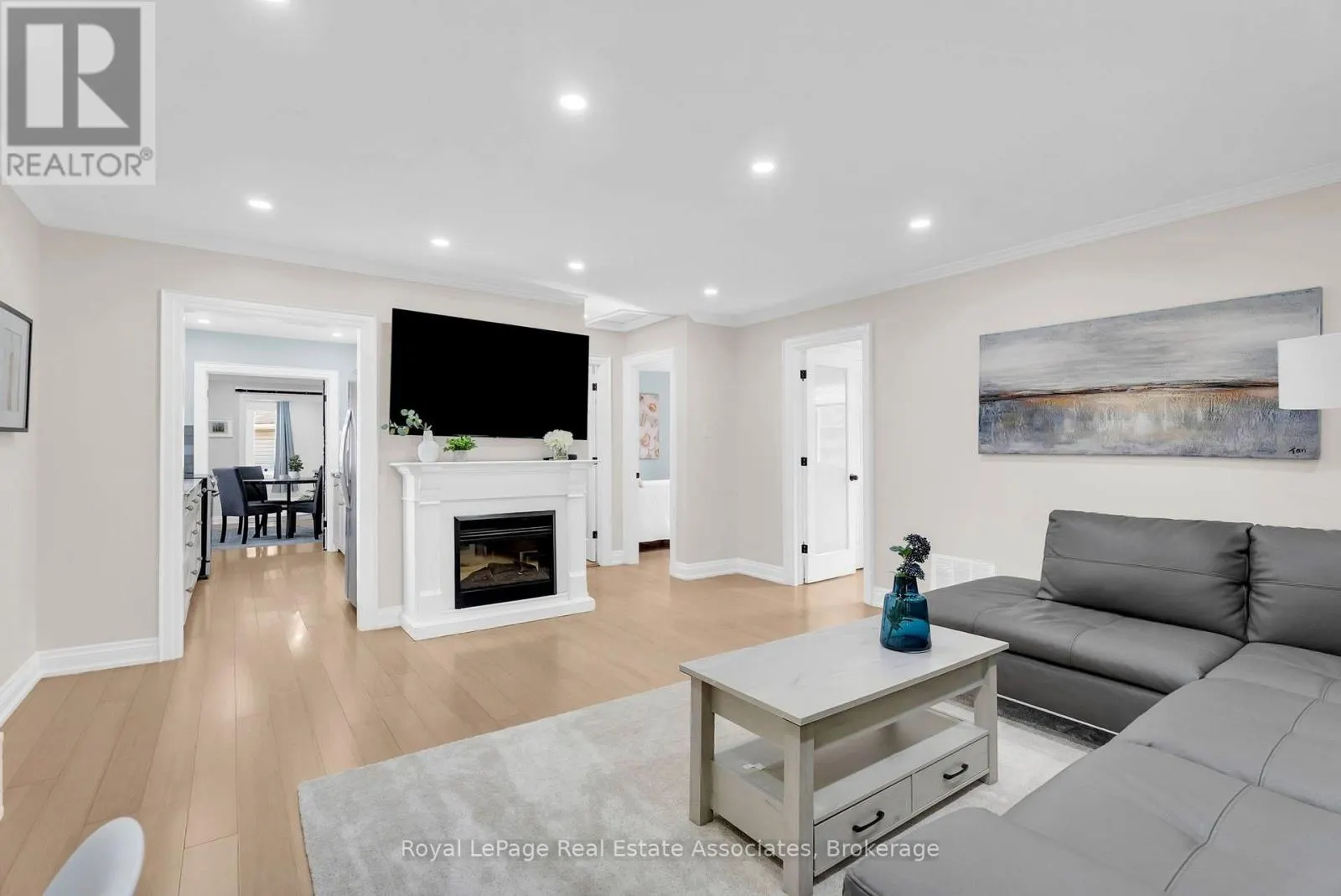 11 CHURCHILL CRESCENT