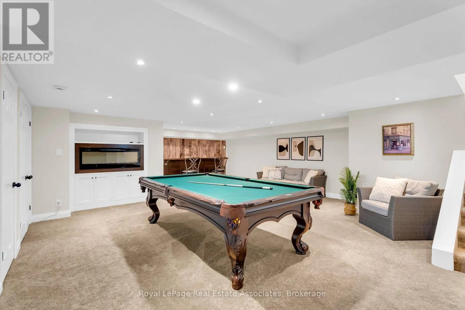 11 CHURCHILL CRESCENT