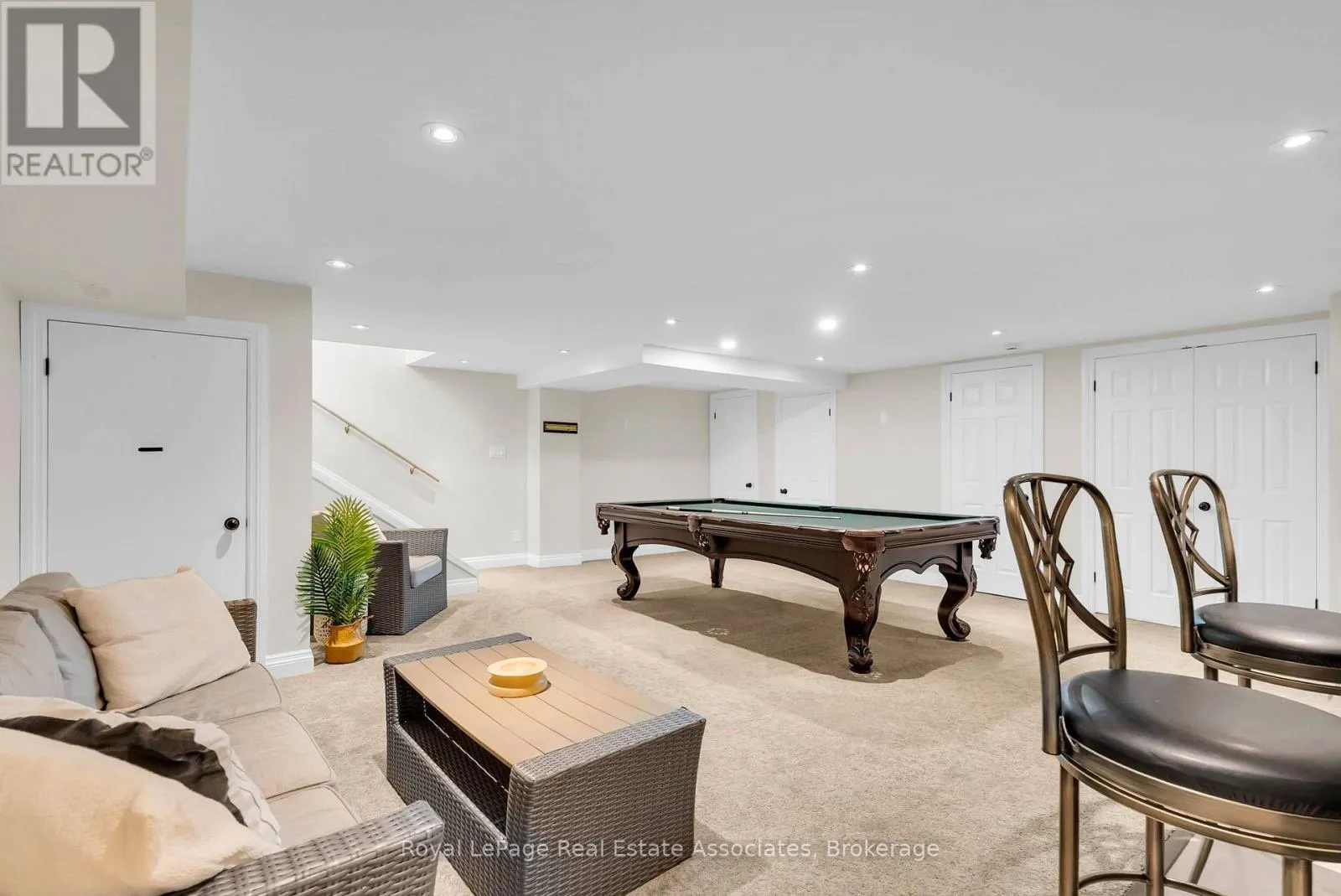 11 CHURCHILL CRESCENT
