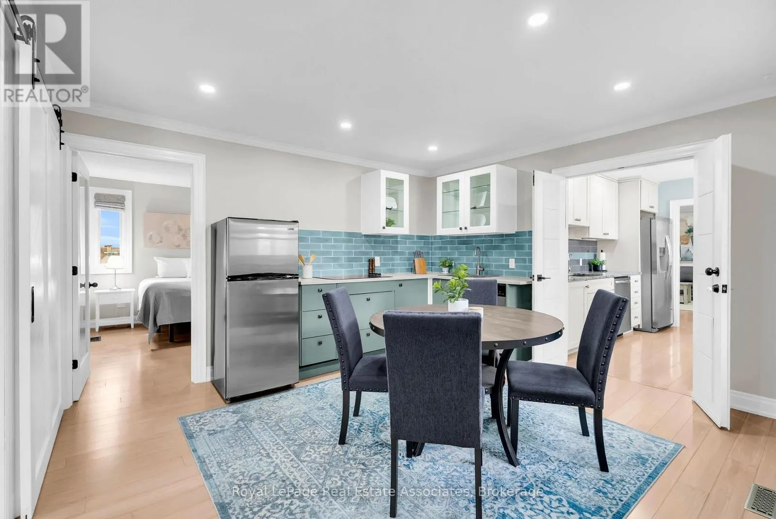 11 CHURCHILL CRESCENT