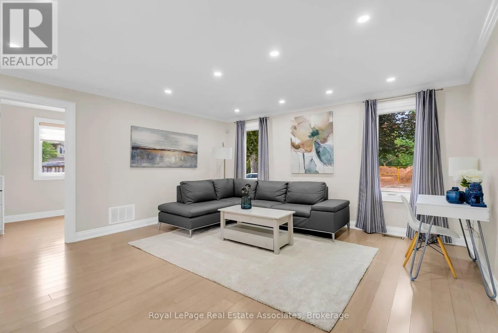 11 CHURCHILL CRESCENT