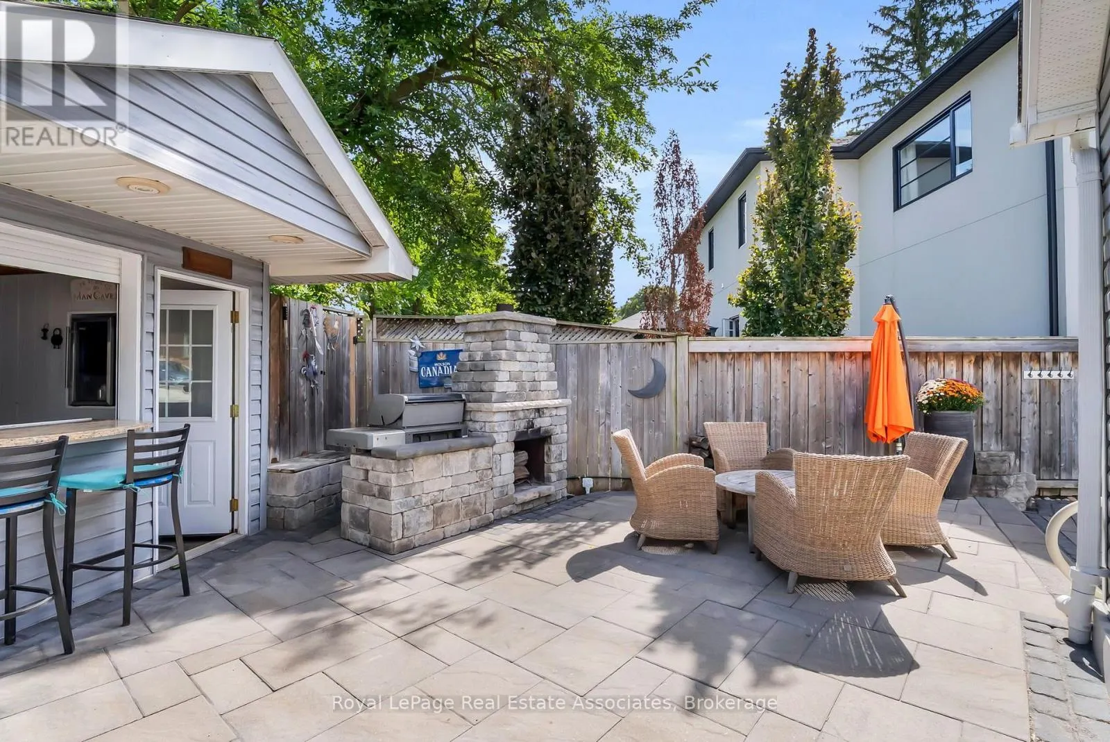 11 CHURCHILL CRESCENT