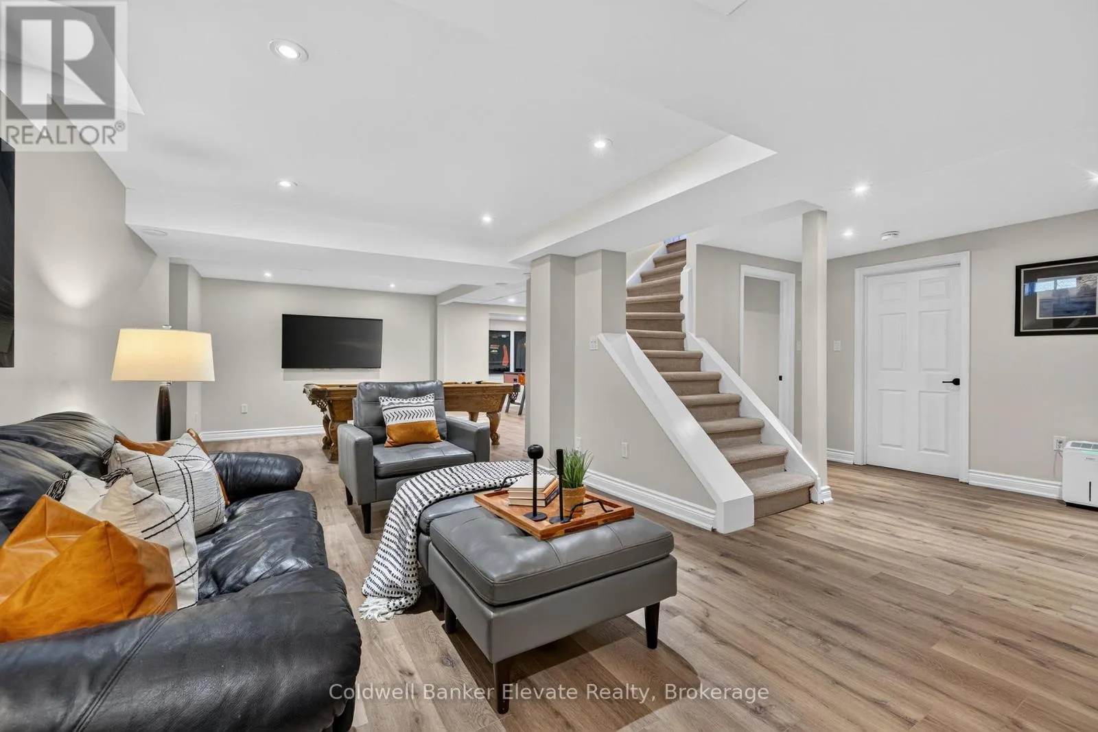 51 GOLLOP CRESCENT