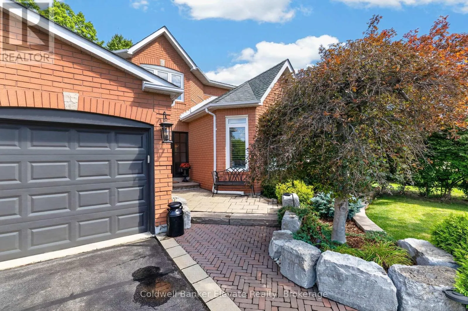 51 GOLLOP CRESCENT