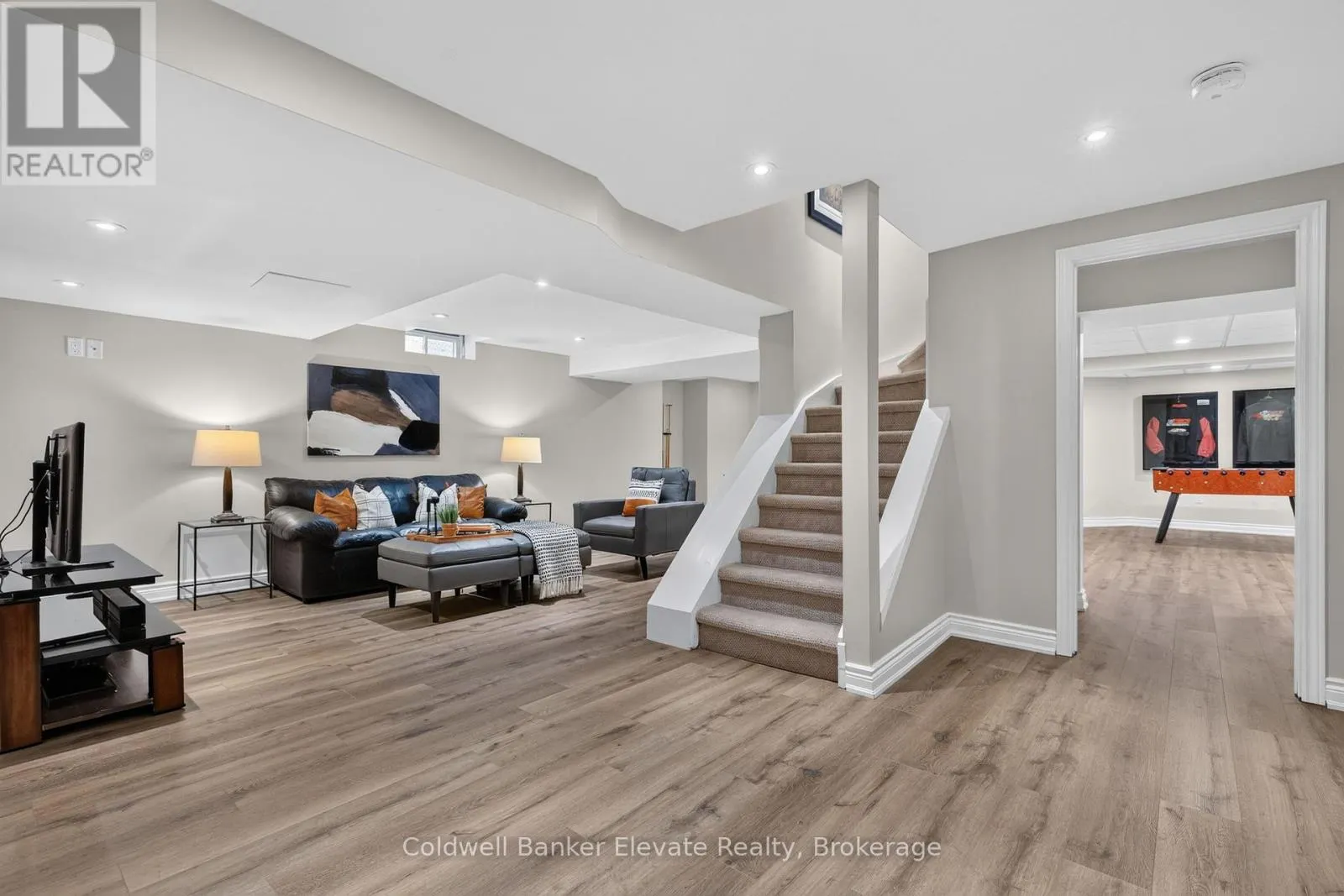 51 GOLLOP CRESCENT