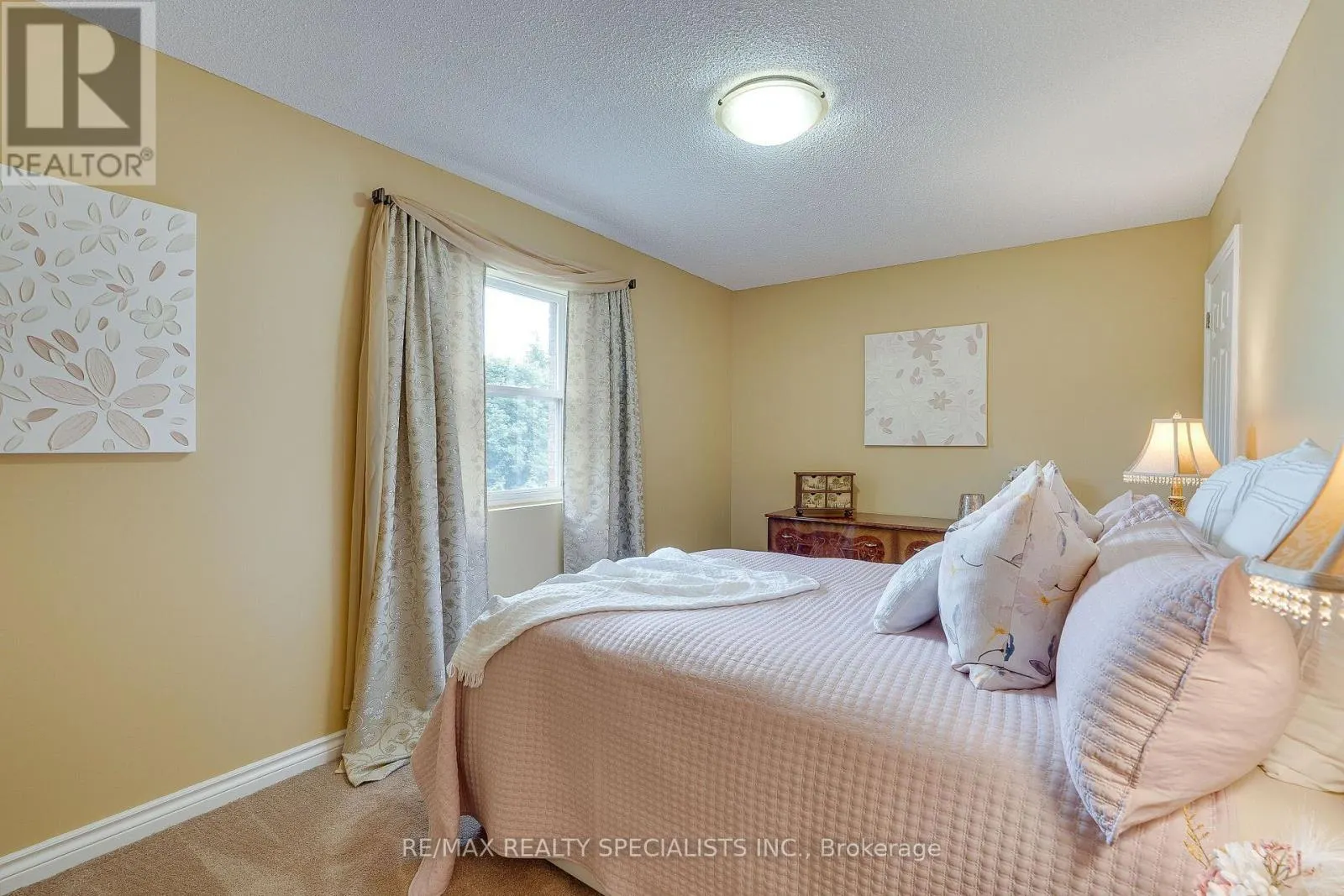 44 GEORGE CRESCENT