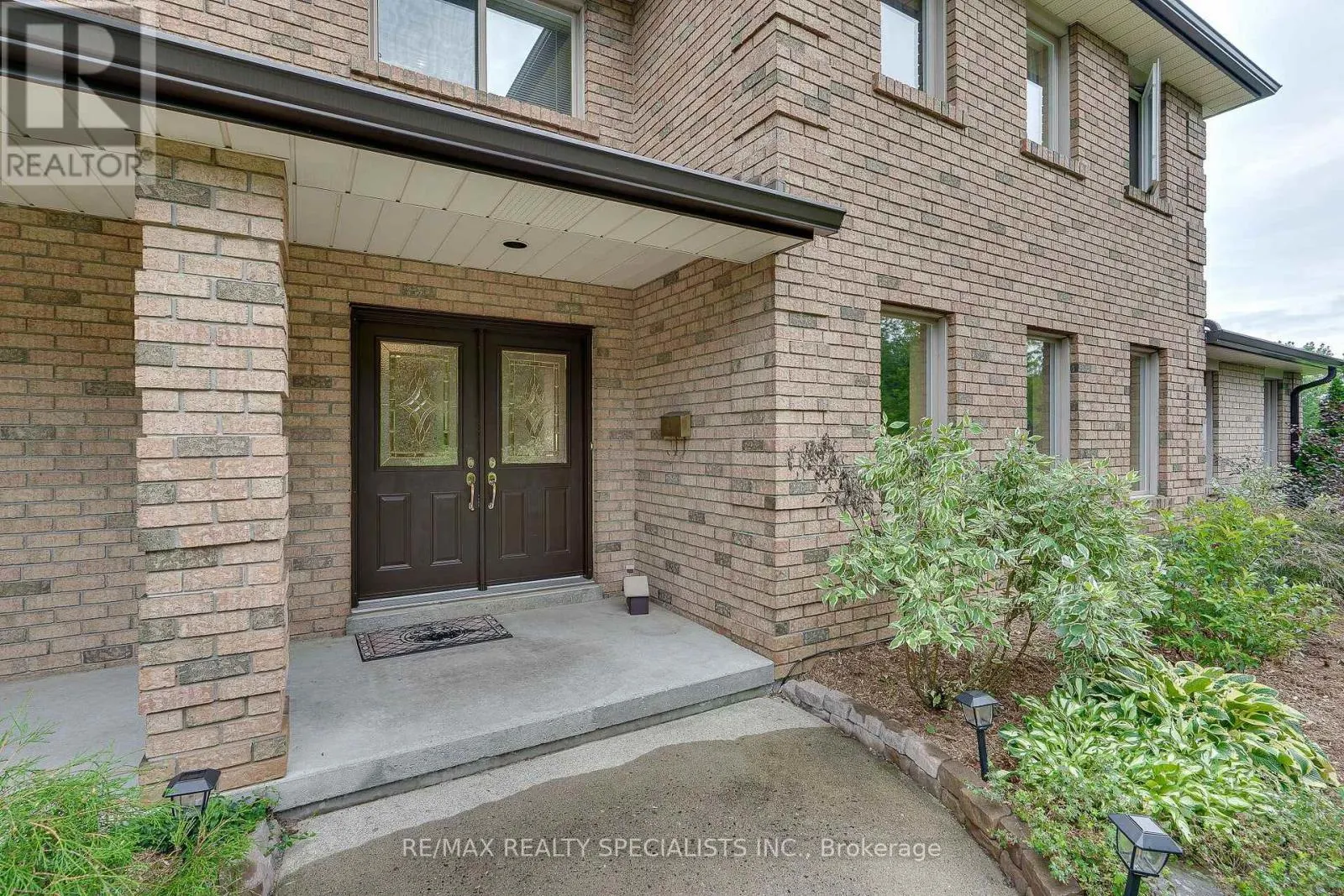 44 GEORGE CRESCENT