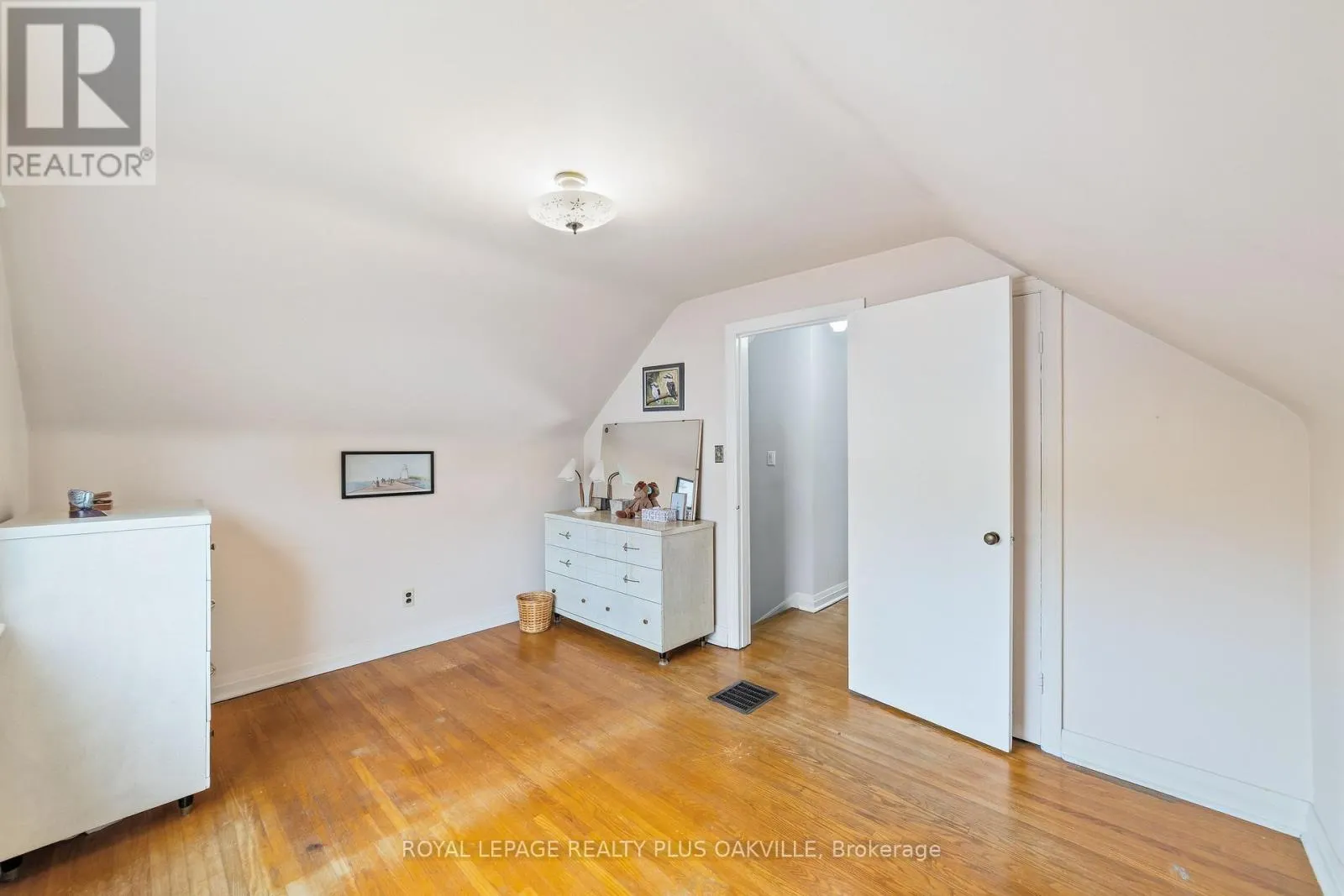 243 JENNINGS CRESCENT