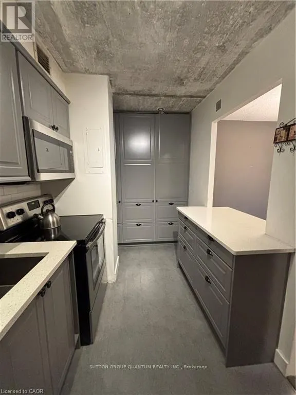 1210 - 975 WARWICK COURT