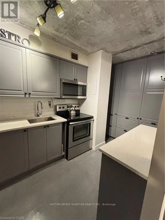 1210 - 975 WARWICK COURT