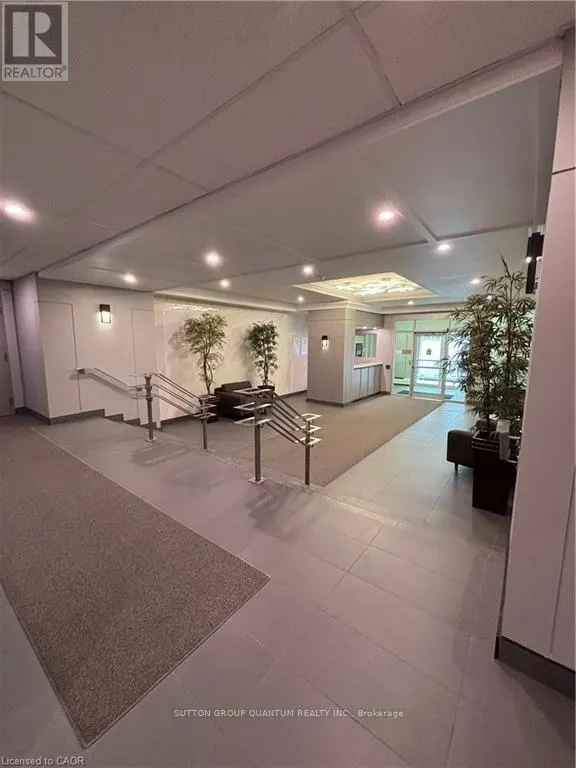 1210 - 975 WARWICK COURT