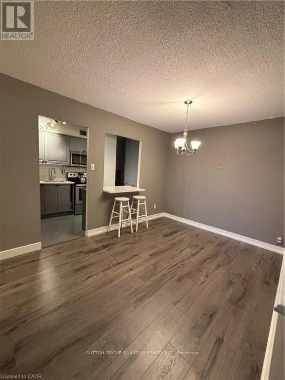 1210 - 975 WARWICK COURT