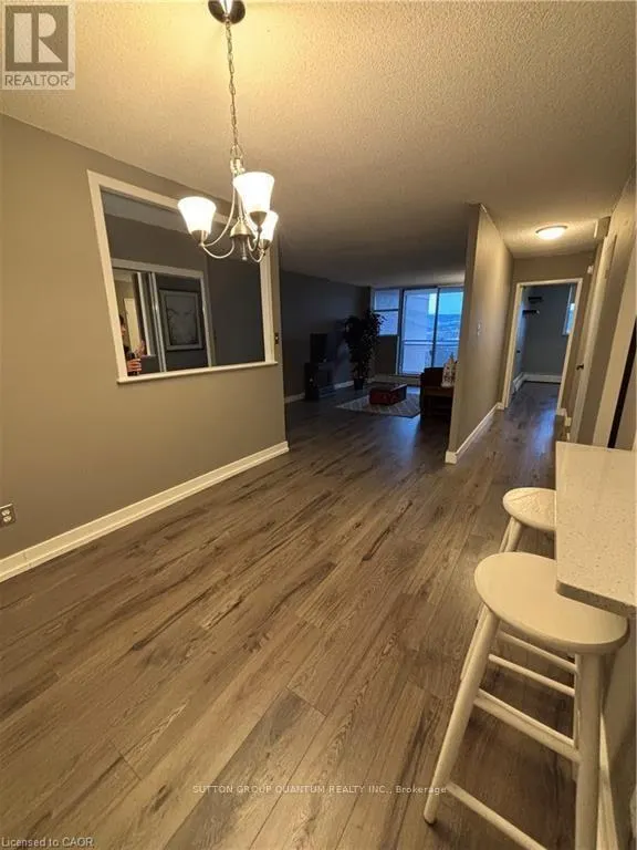 1210 - 975 WARWICK COURT