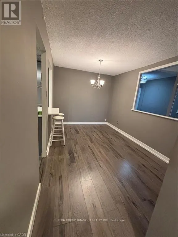 1210 - 975 WARWICK COURT