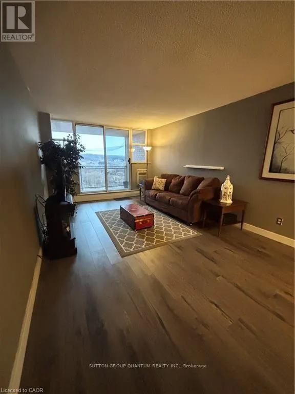 1210 - 975 WARWICK COURT