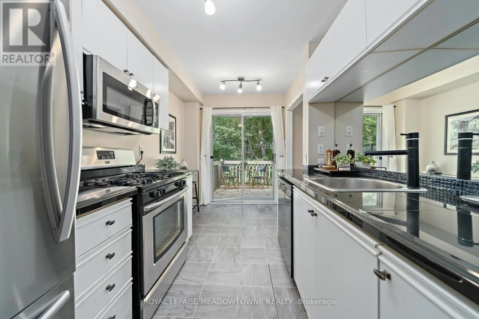 174 - 28 MAPLE AVENUE