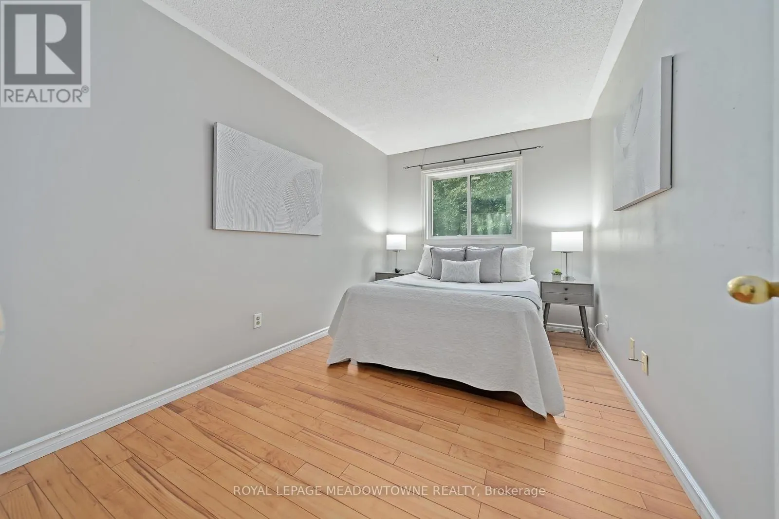 174 - 28 MAPLE AVENUE