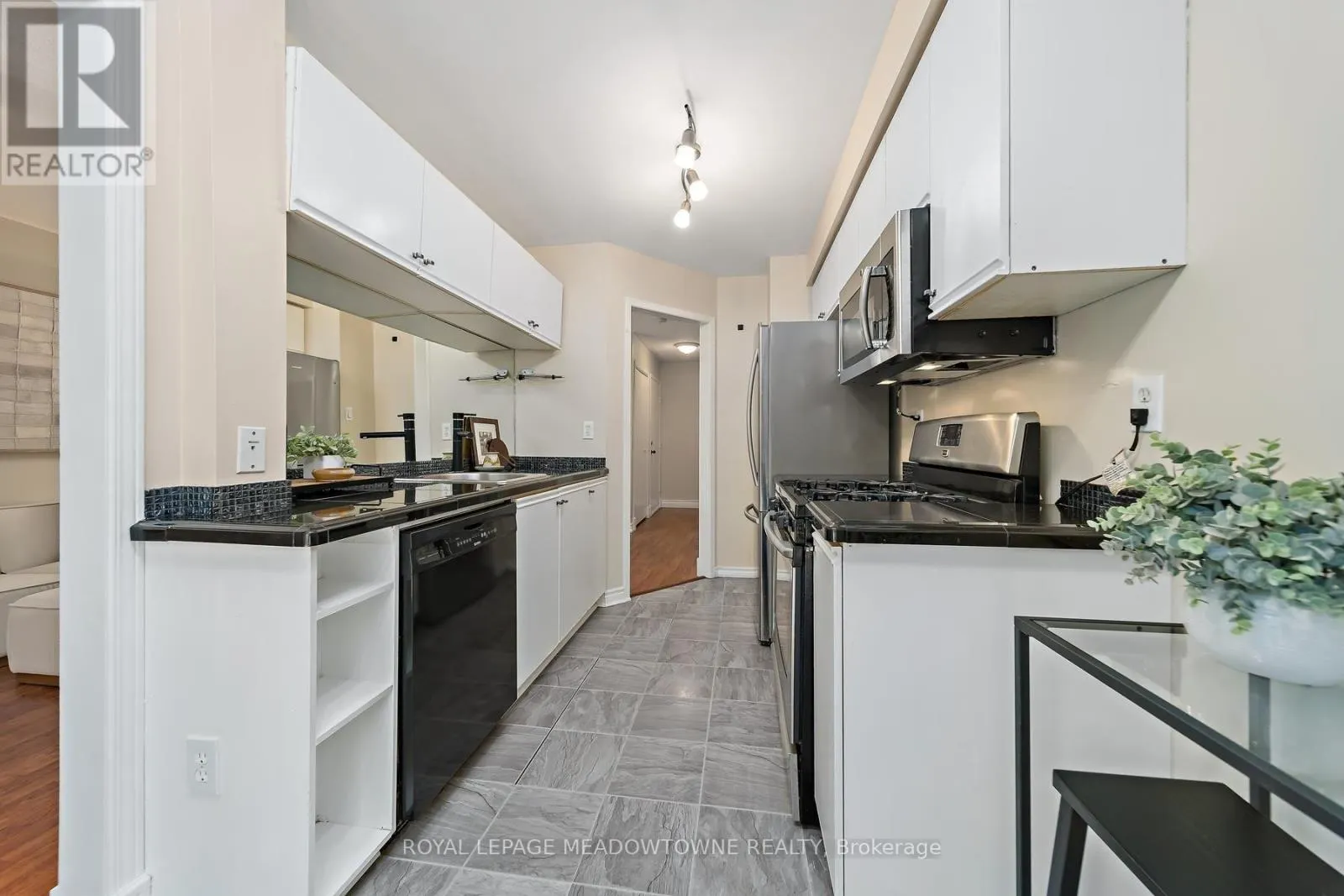 174 - 28 MAPLE AVENUE