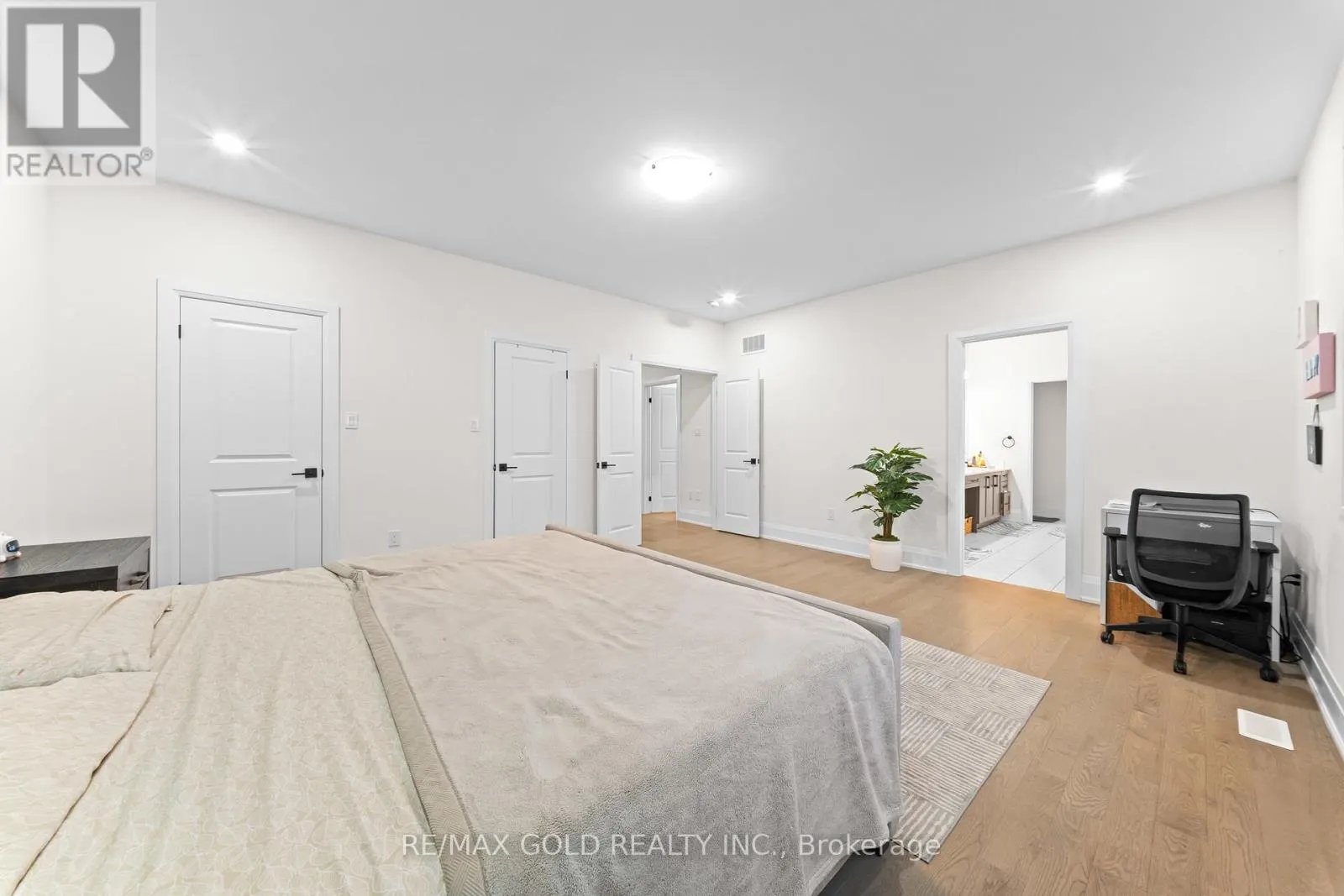 4 MADAWASKA ROAD