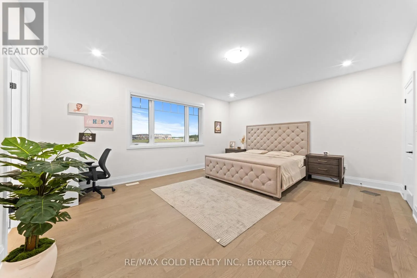 4 MADAWASKA ROAD