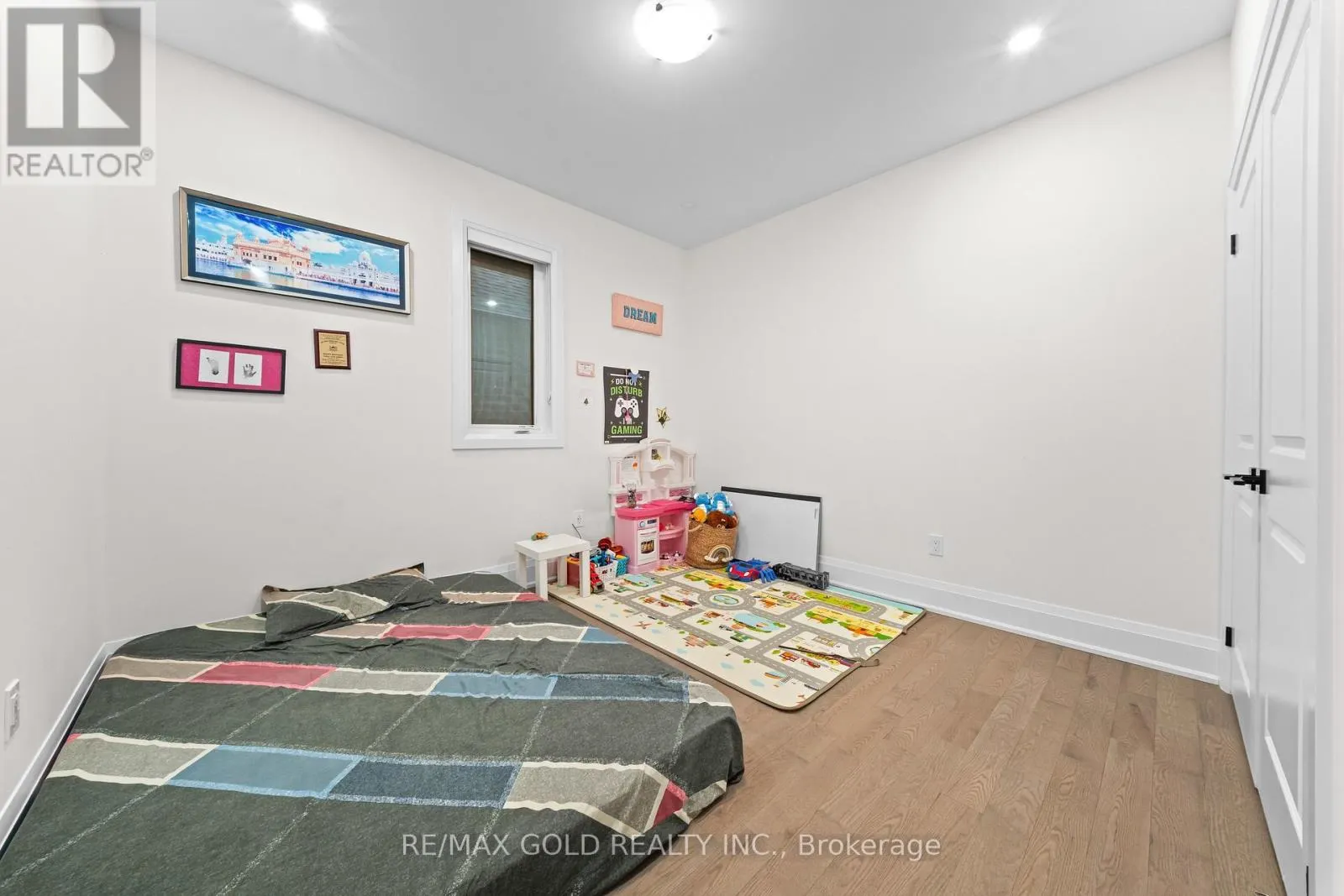 4 MADAWASKA ROAD