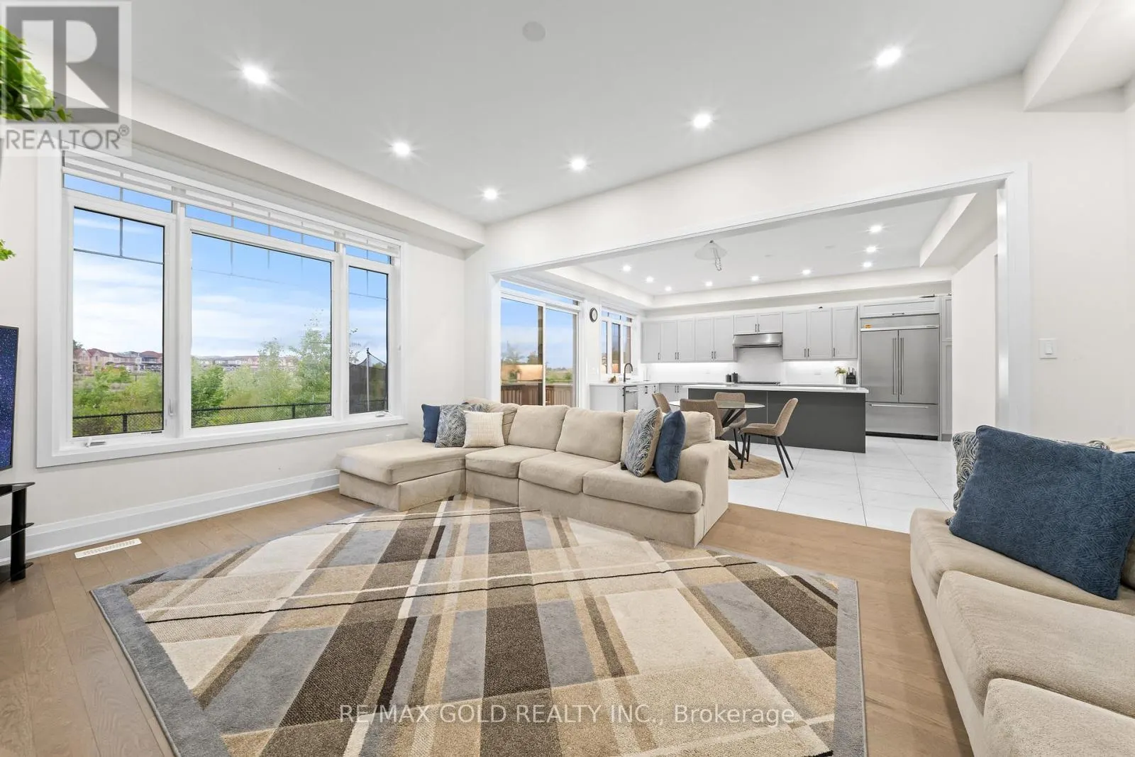 4 MADAWASKA ROAD