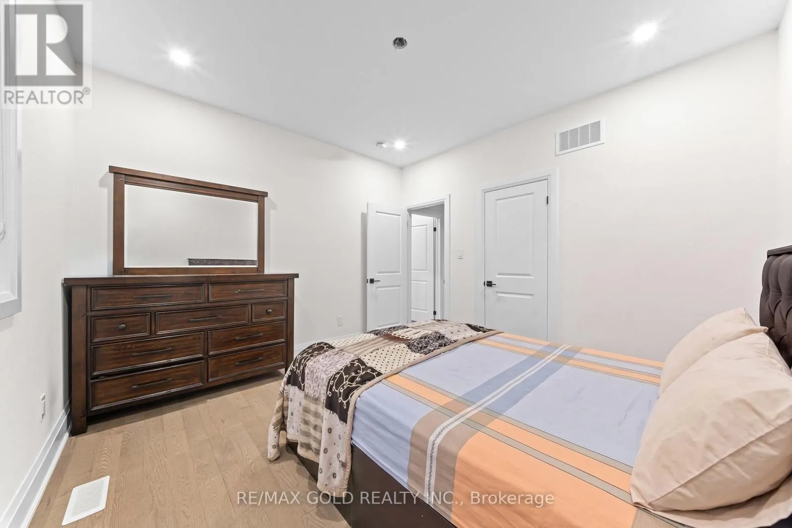 4 MADAWASKA ROAD