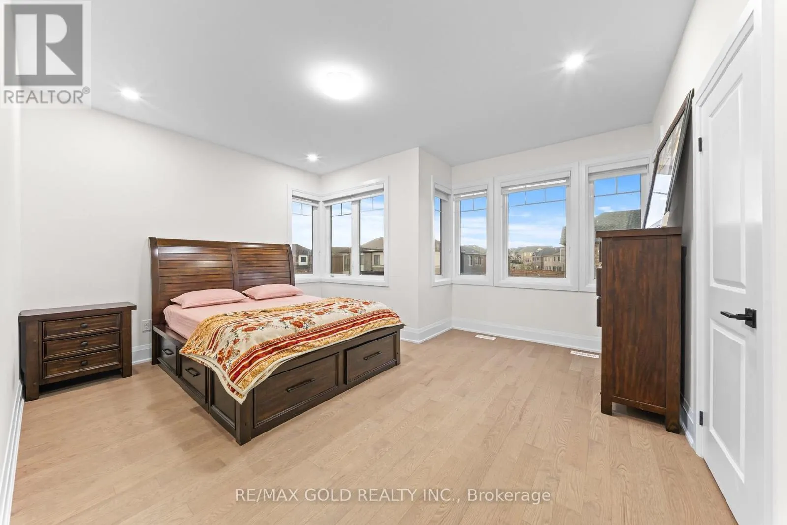 4 MADAWASKA ROAD