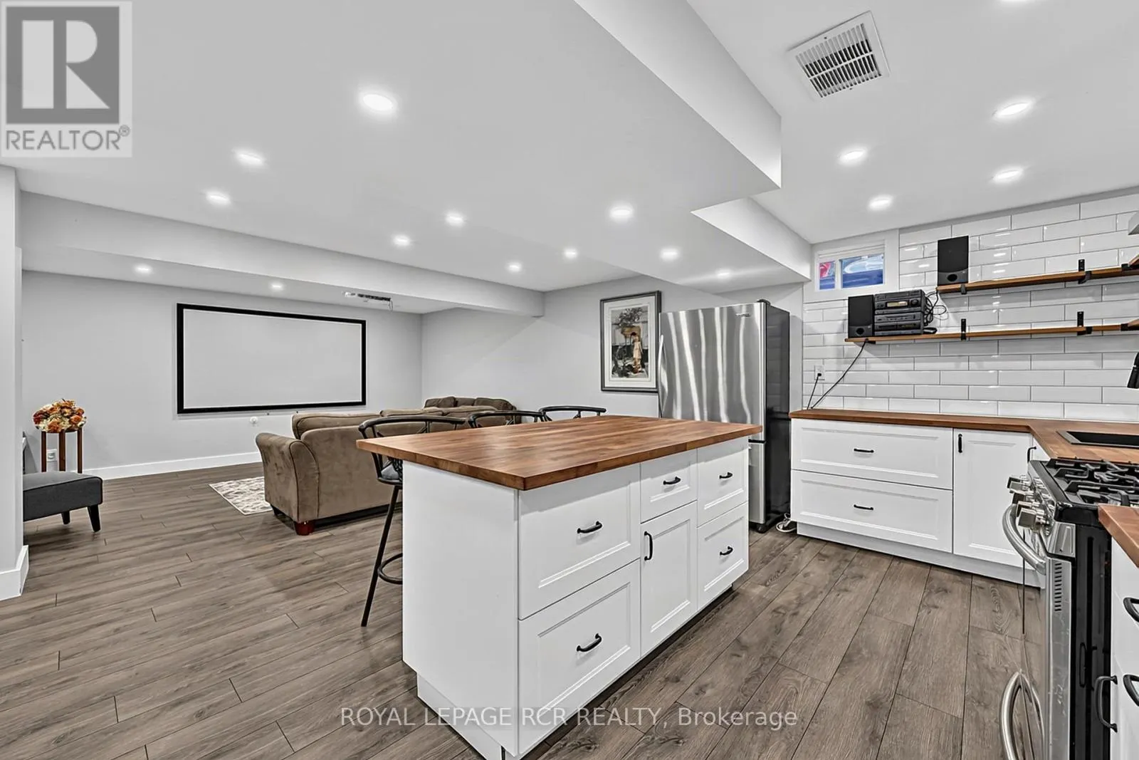 5 BORLAND CRESCENT