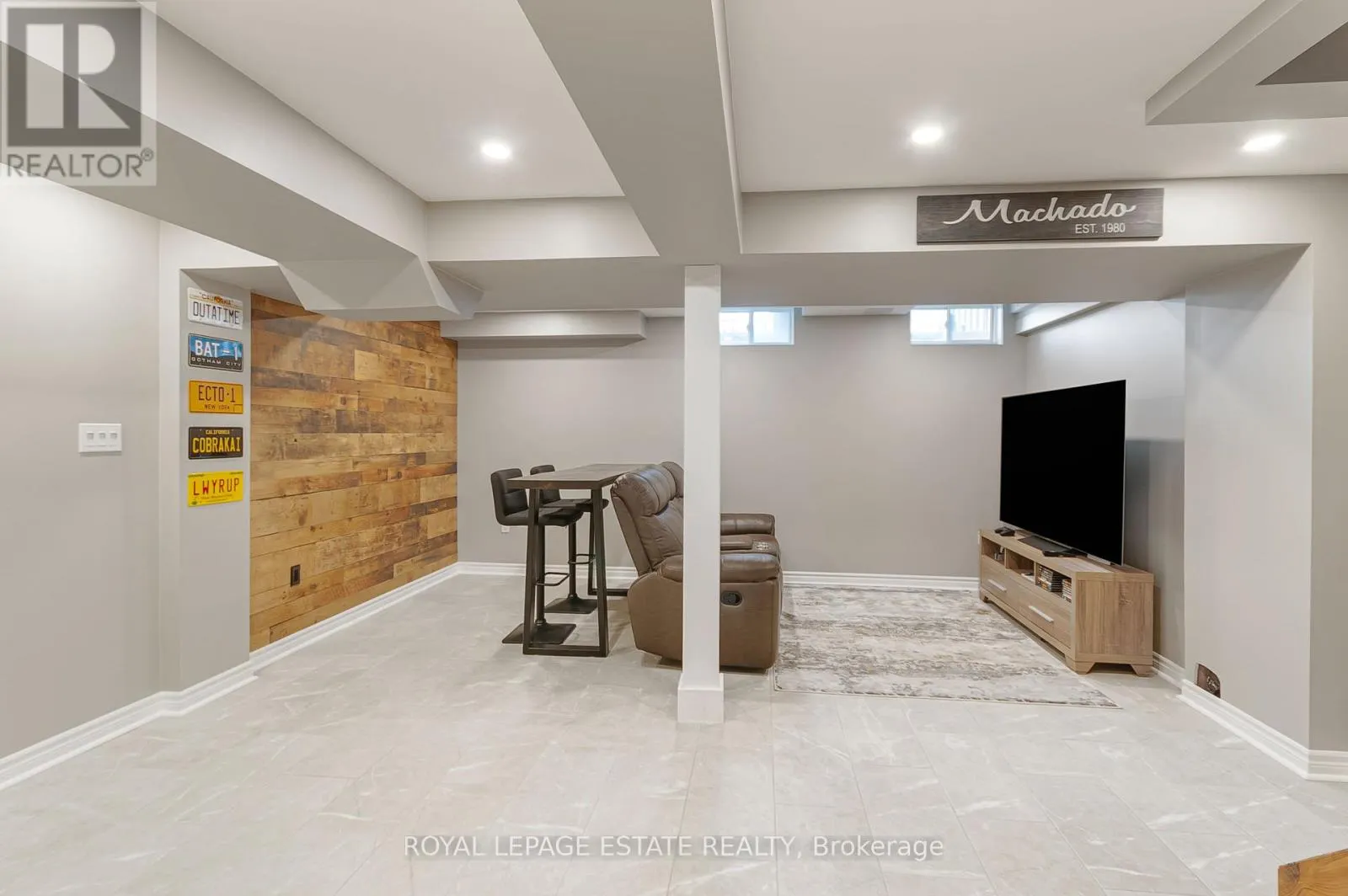 9 BROOKSTONE COURT