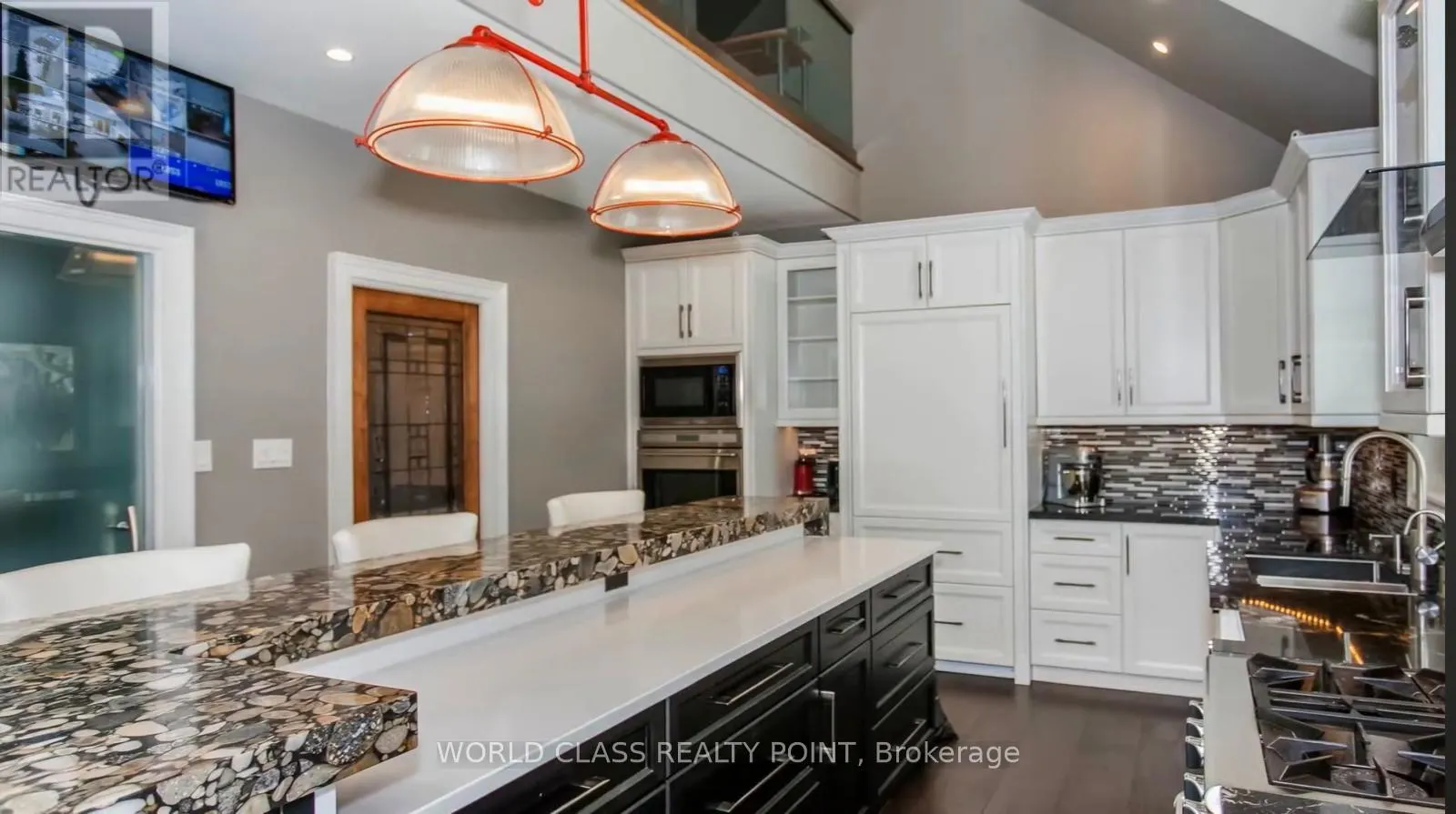 155 MEADOWLAND CRESCENT