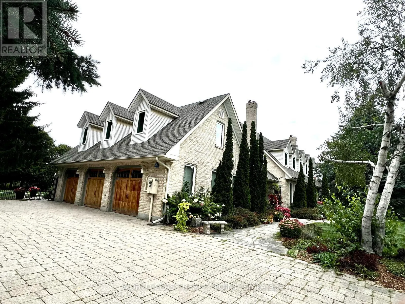 155 MEADOWLAND CRESCENT