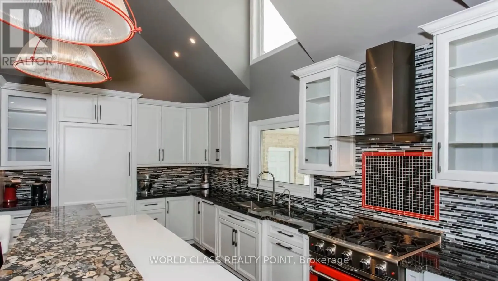 155 MEADOWLAND CRESCENT