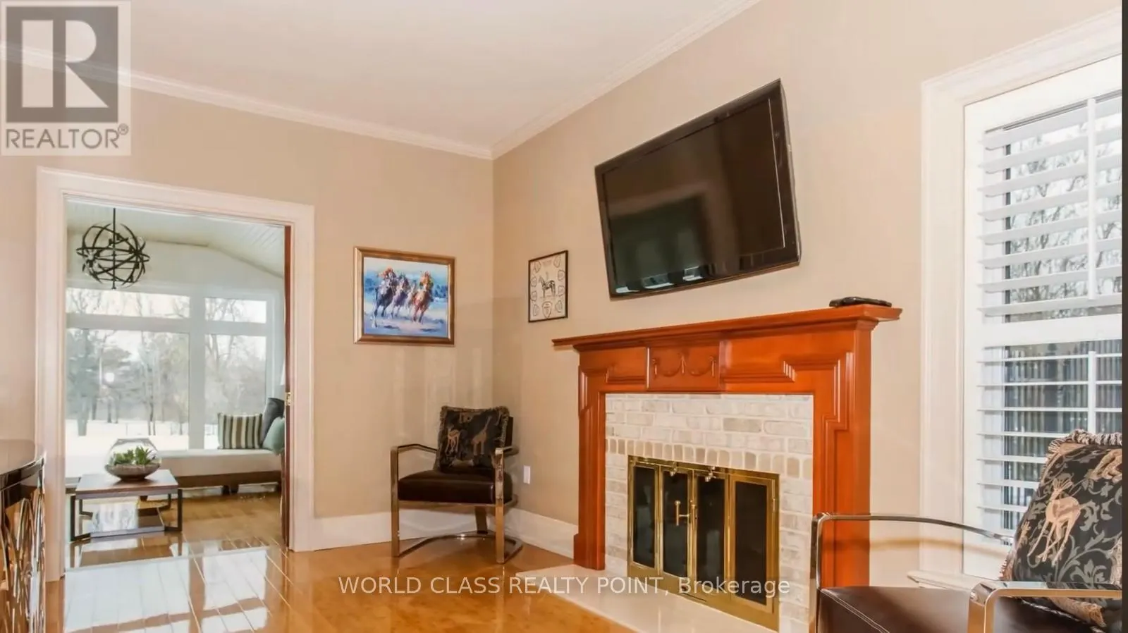155 MEADOWLAND CRESCENT