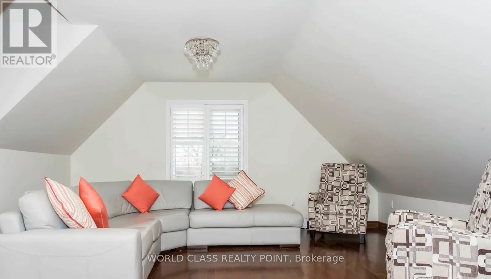 155 MEADOWLAND CRESCENT