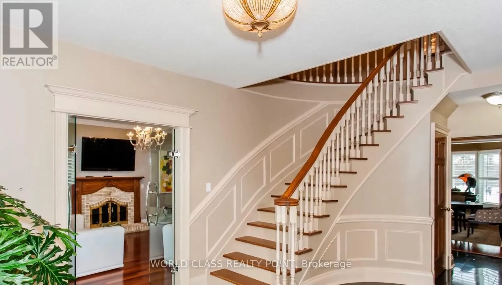 155 MEADOWLAND CRESCENT