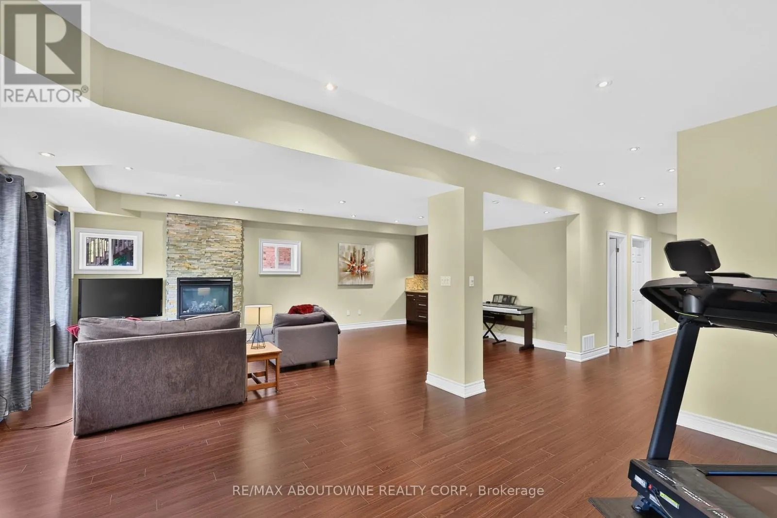 2269 WHITWORTH DRIVE