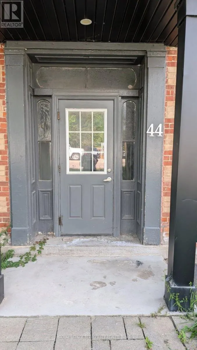 2 - 44 MAIN STREET N