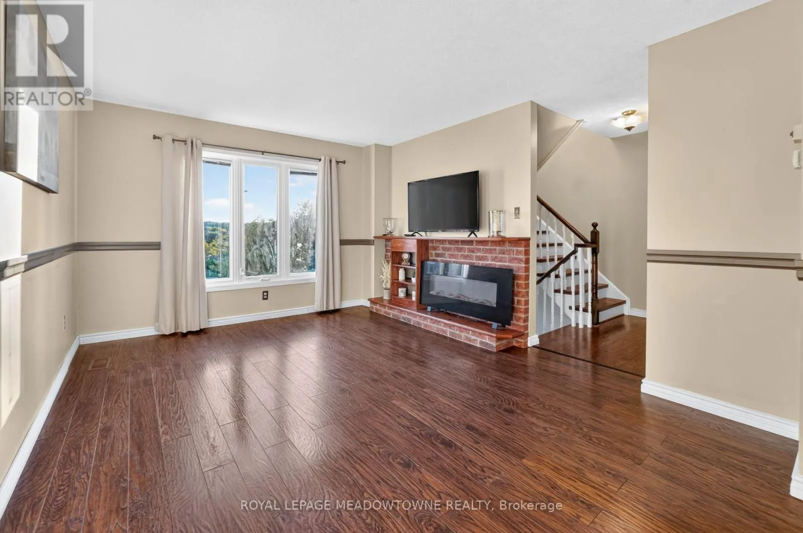 38 LAKEVIEW COURT