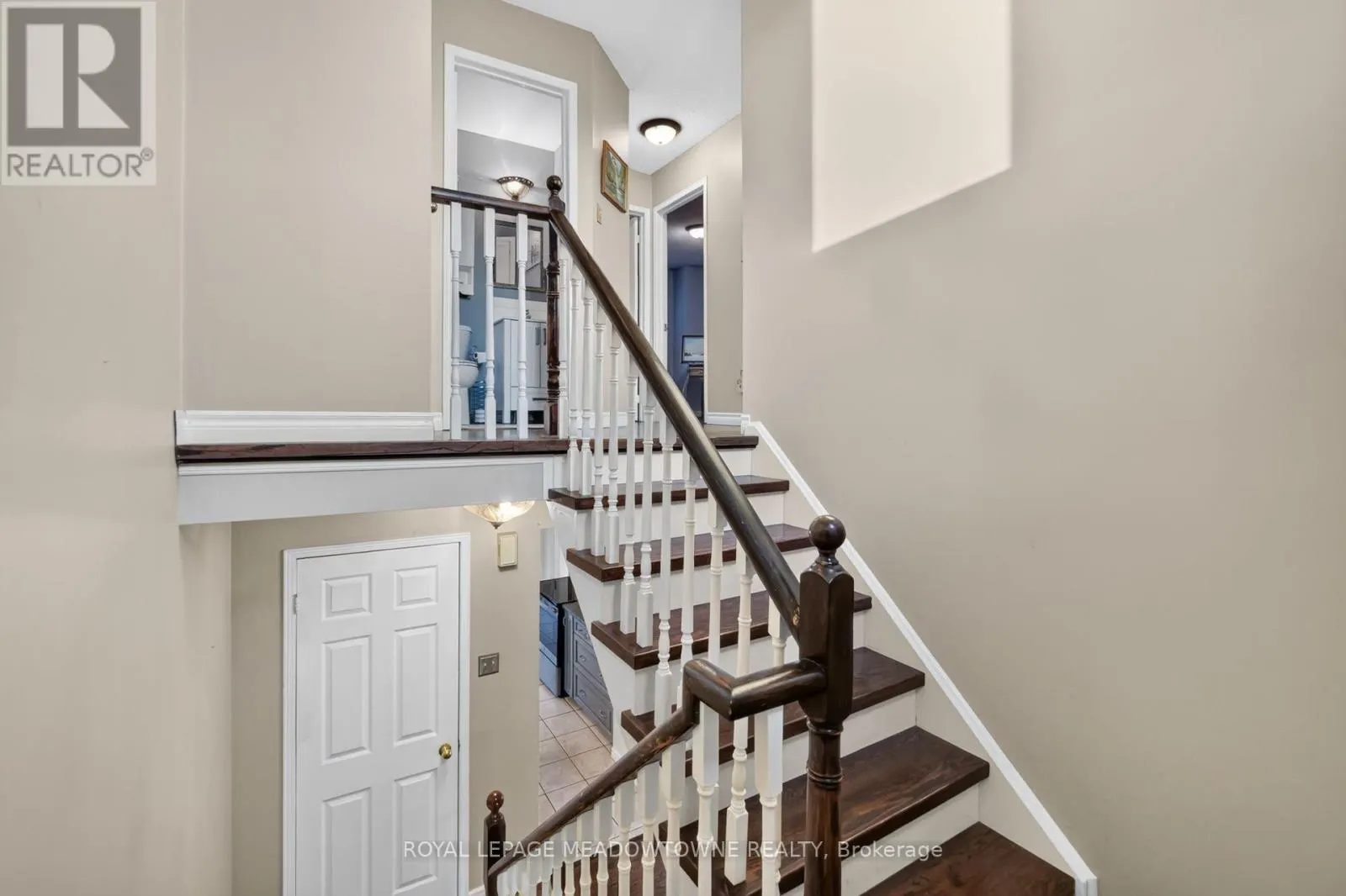 38 LAKEVIEW COURT