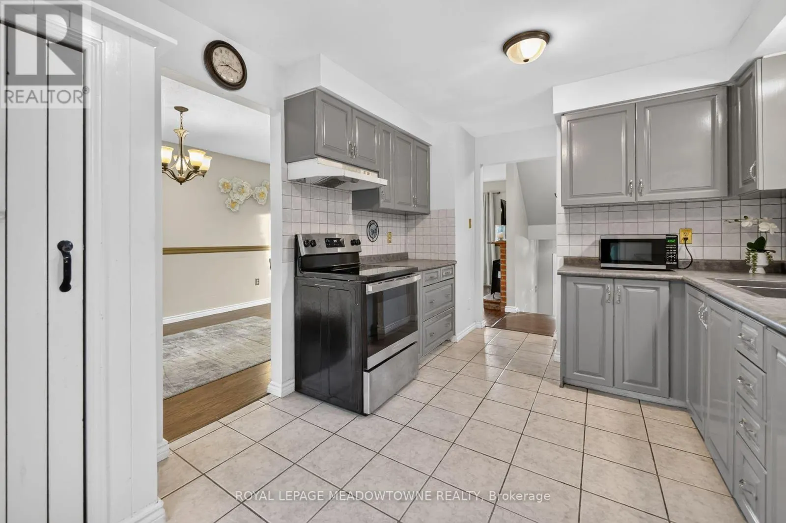 38 LAKEVIEW COURT