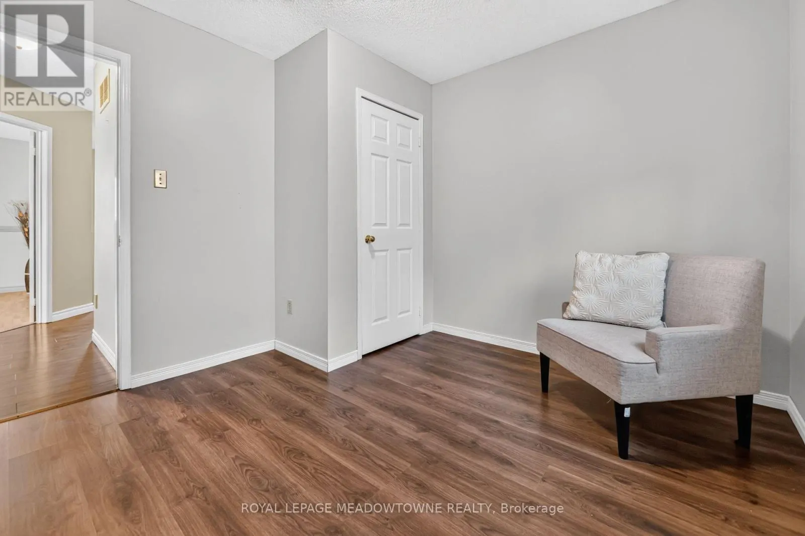 38 LAKEVIEW COURT