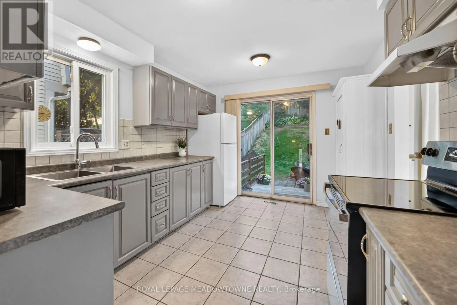 38 LAKEVIEW COURT